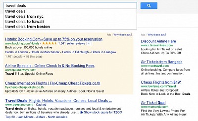 Un exemple avec la recherche de “travel deals”. Le pavé jaune et la colonne de droite sont des publicités ; les résultats de recherche apparaissent plus bas